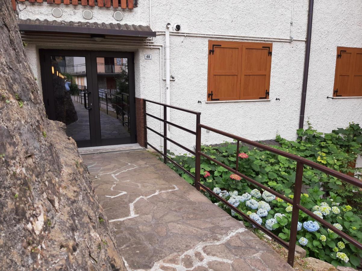Bilocale A Piazza Brembana Apartment Exterior photo